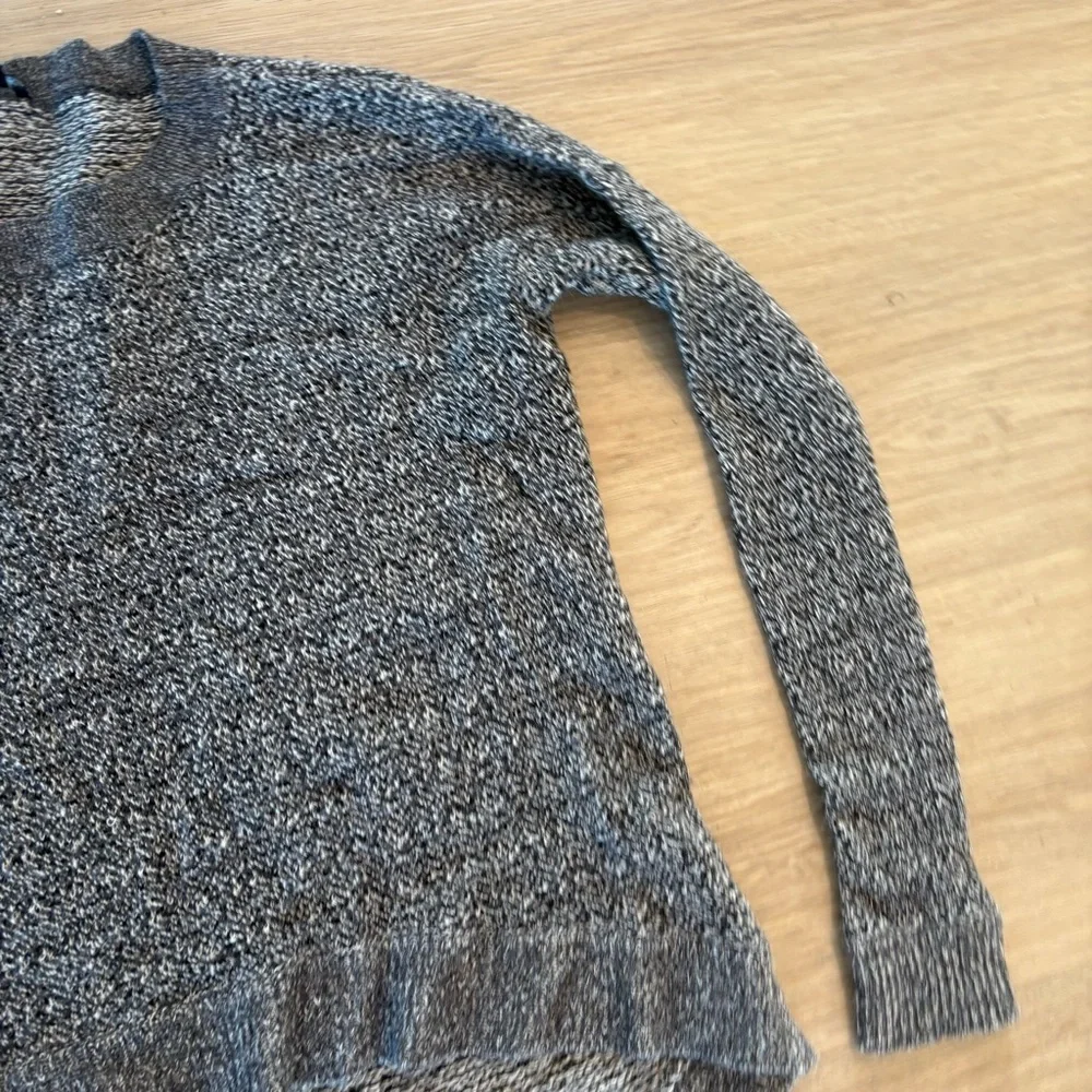 ** Theory Wool Sweater Hi Lo Heathered Black Crew small